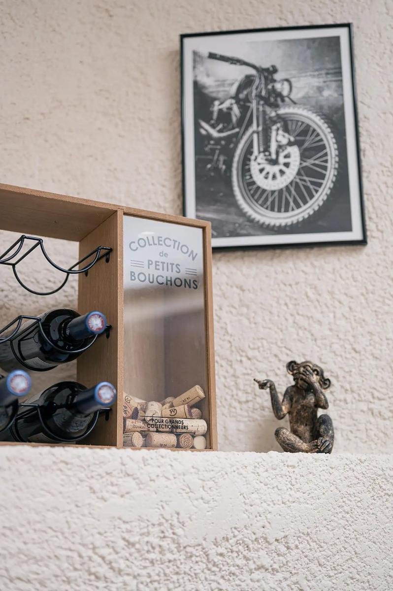Décoration intérieure collection bouchons et vins