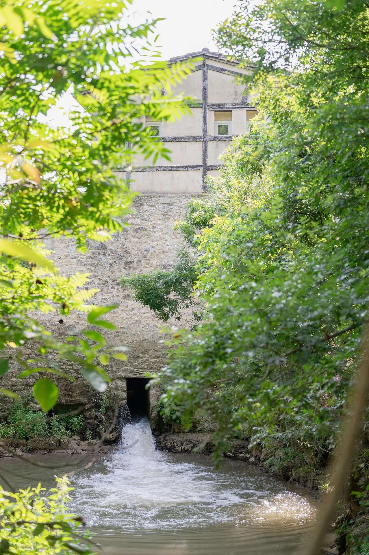 Vue extérieure du moulin à eau Ô Vieux Moulin à Duras