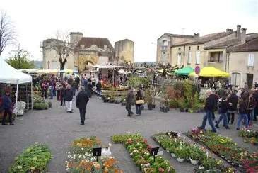 Marché hebdomadaire de Duras - produits locaux et artisanaux du Lot-et-Garonne