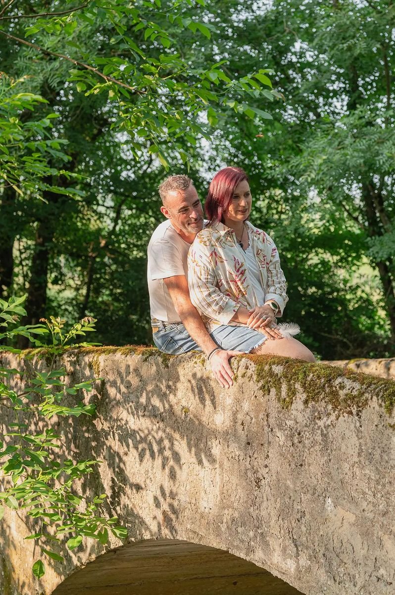 Sandrine et Michaël devant le moulin